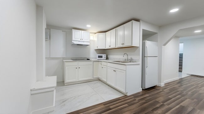 Photo - 338 Whiting Ave Unit B