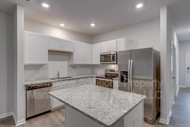 Photo - 608 Clifford Hts