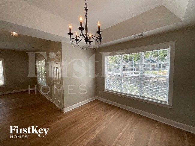 Photo - 15819 Robins Way