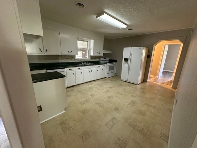Photo - 2339 2nd St