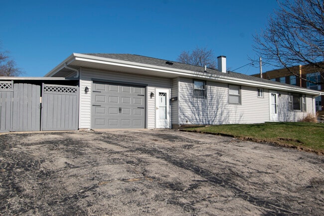 Photo - 903 Porter St