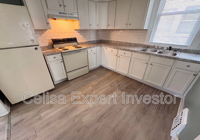 Photo - 3731 Webster St