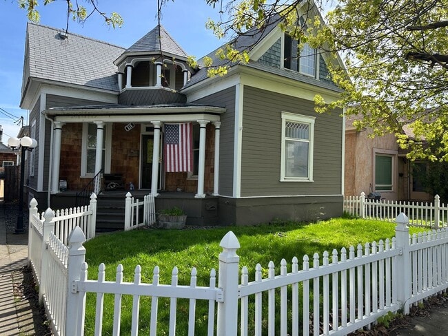 Coming Soon Large 4 bedroom 2 bath home - Coming Soon Large 4 bedroom 2 bath home