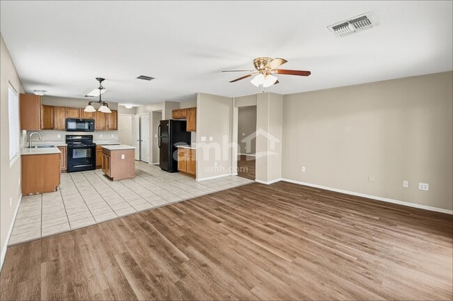 989 E Stronghold Canyon Ln