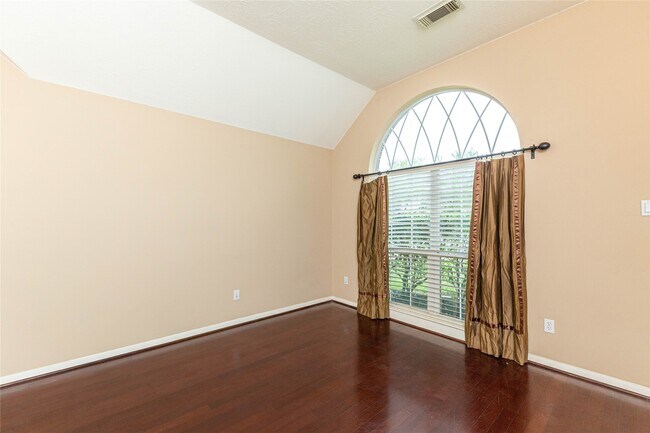 Photo - 2201 Signal Hill Dr