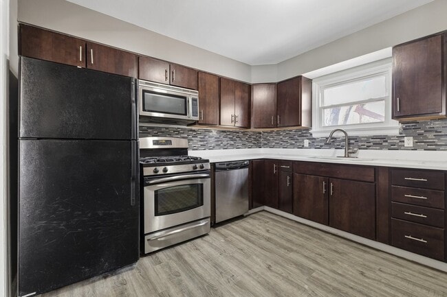 Photo - 815 W 187th St