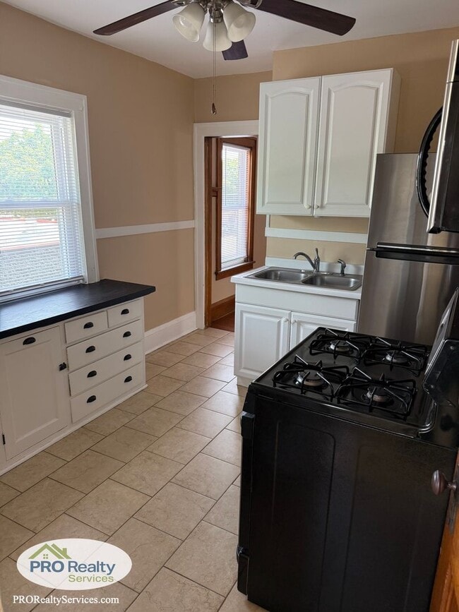 Photo - 116 W 28th St