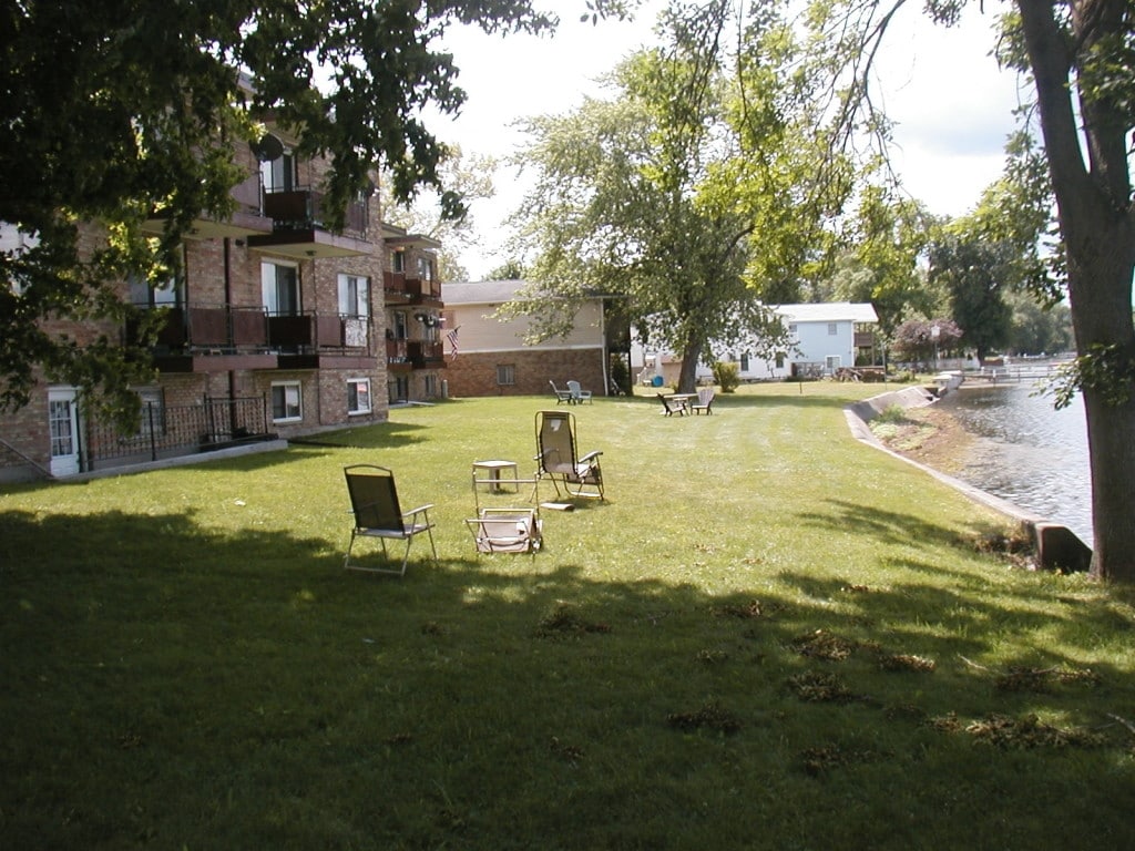 Ellicott Shores Apartaments - 75 Marine Park