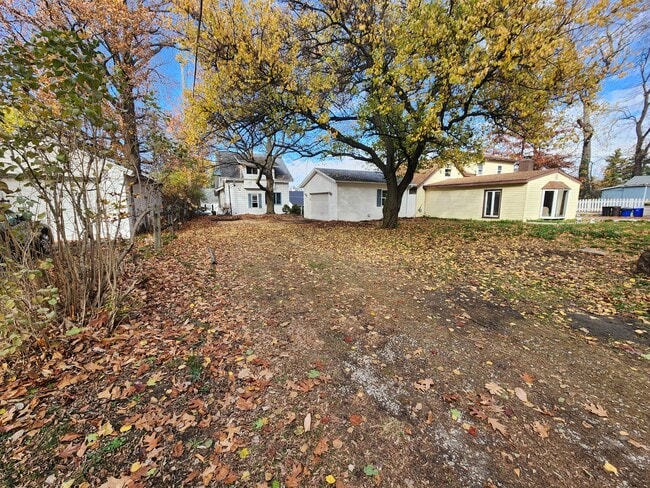 Photo - 1837 W 9th St