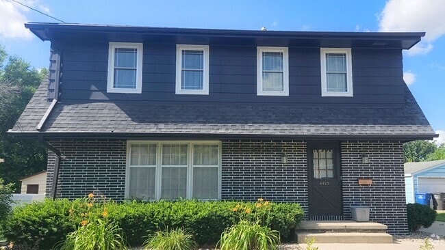 Building Photo - Charming 4-Bedroom Remodeled Home in Quiet...