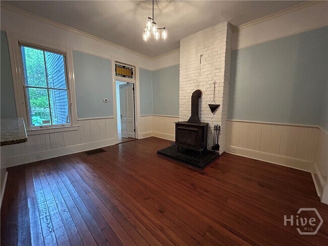 Photo - 413 E Huntingdon St