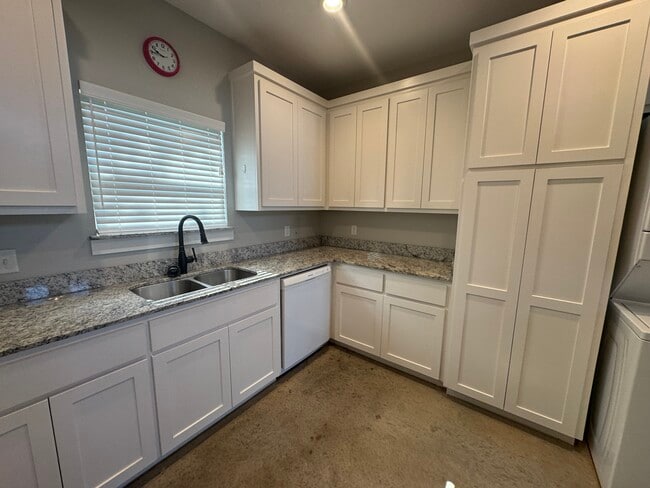 Building Photo - 703 Maple St Unit 703 Rental