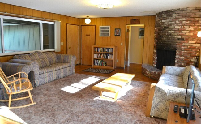 Photo - Quiet 3Bd home avail. for a 3-6 month seasonal lease Seasonal Lease!