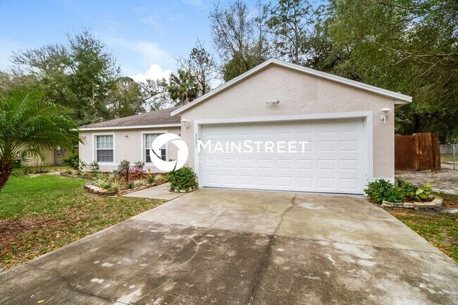 Building Photo - 3 Bedroom Pet-Friendly Home in Deltona, FL with Main Street Renewal