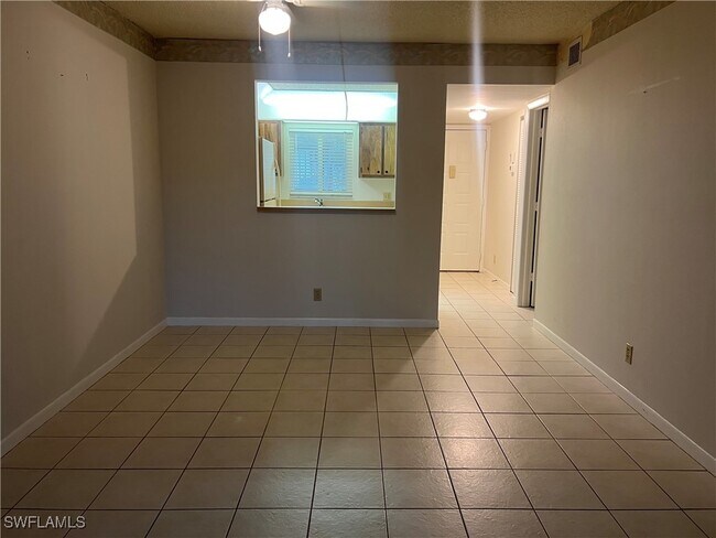 Building Photo - 4306 27th Ct SW Unit 103