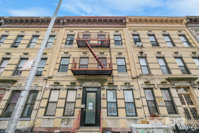 Building Photo - 862 Knickerbocker Ave Unit 3B Rental