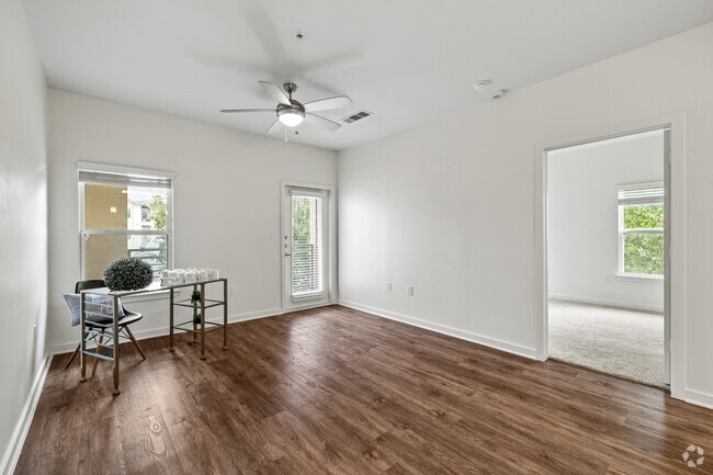 1BR, 1BA - 722SF - Living - Trillium Terrace