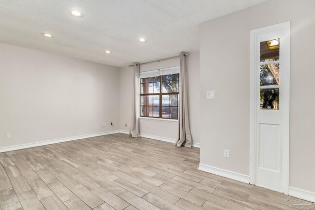 Photo - 207 McClure Dr