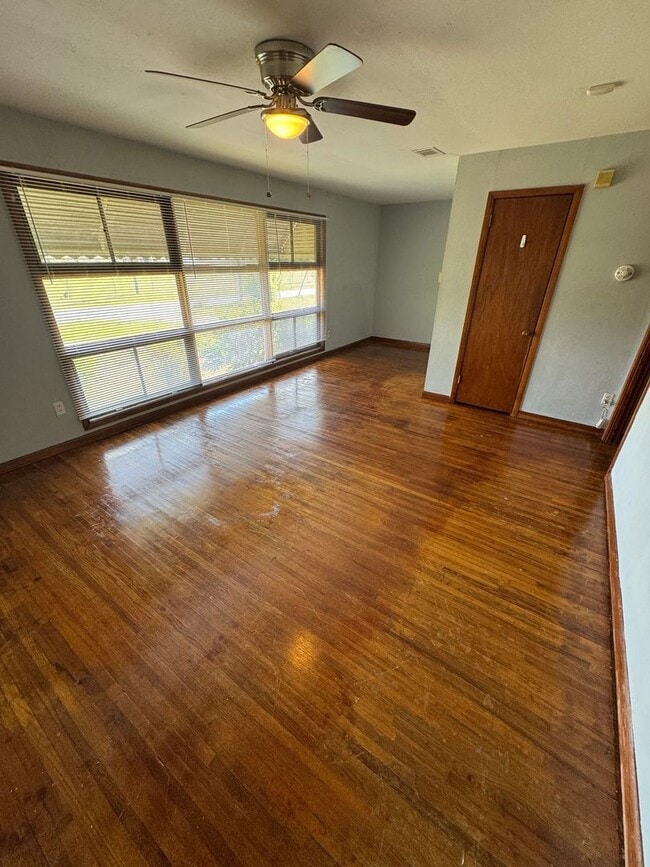 Photo - 3 Bedrooms and 1 Bathroom - MOVE-IN SPECIAL: $200 off first months rent