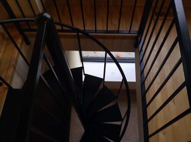 Spiral Staircase. - 2740 W Haddon Ave Unit 1