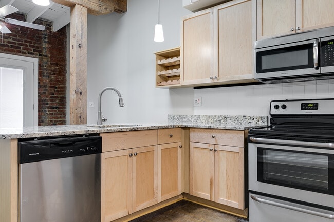 Building Photo - Historic Charm in Shockoe Bottom! Rental