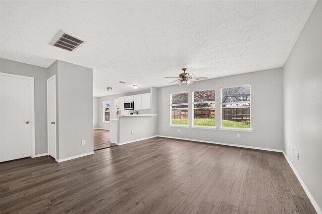 Photo - 19451 Nasworthy Dr