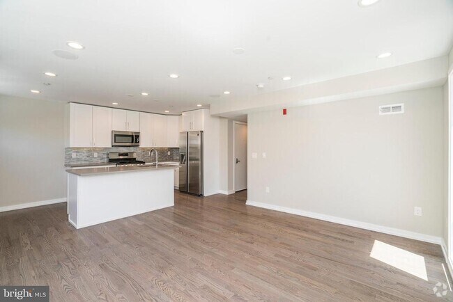 Building Photo - 1701 Bainbridge St Unit 2 Rental