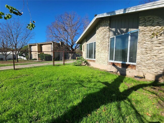 Photo - 2708 St Edwards Cir