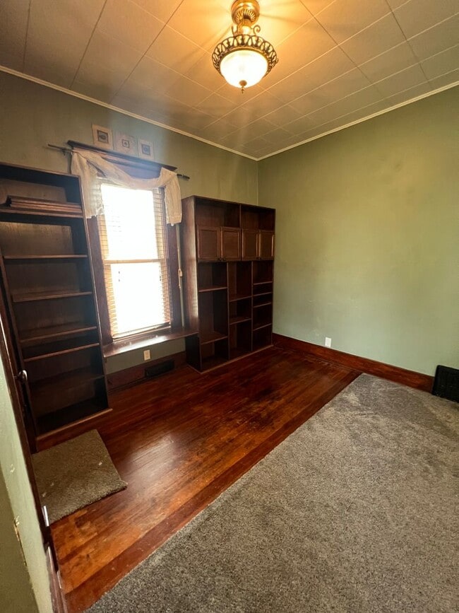 Photo - Spacious 4 Bedroom, 2 Bathroom Home