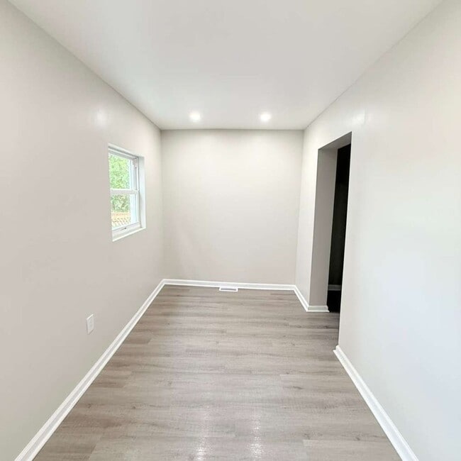 2021 Hampton Ave Unidad Floor 1