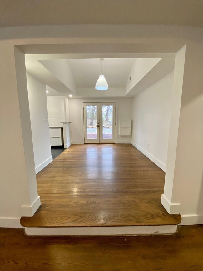 Photo - 710 E 92nd St