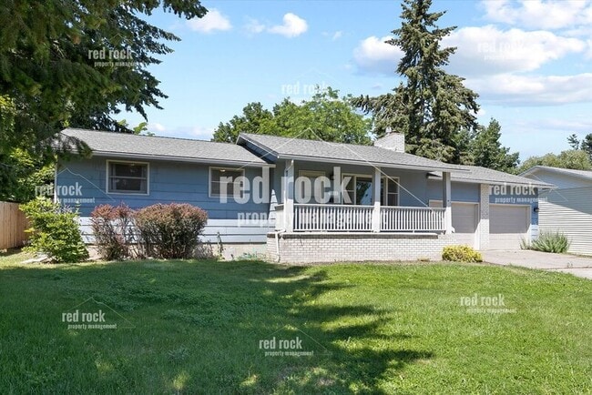 2211 E 49th Ave