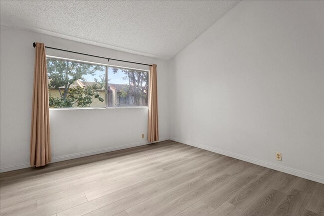 Photo - Spacious Tri-Level Townhome with Private G...