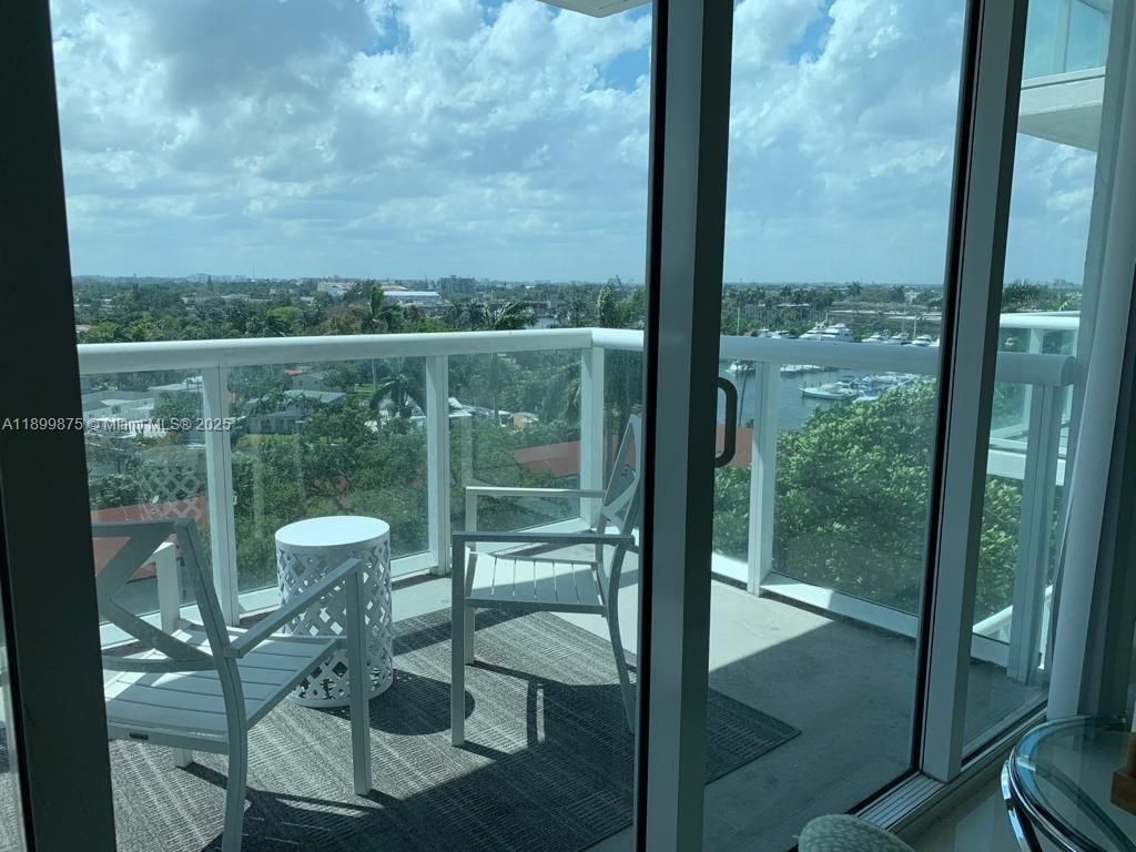 Photo - 1861 NW S River Dr