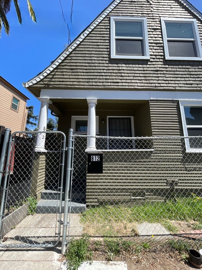 Building Photo - 812 20th St Unit 0812