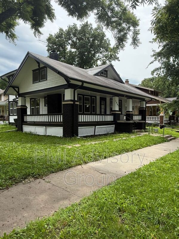Building Photo - 1801 SW Huntoon St