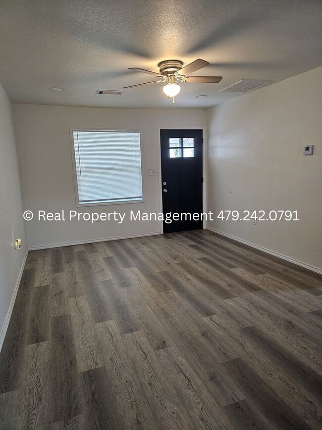 Photo - 407 Hemlock St