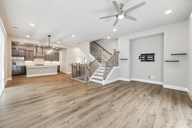 Photo - 1214 W 25th St