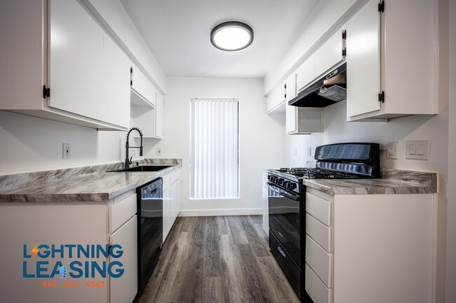 Photo - 14201 Victory Blvd Condo Unit 211D