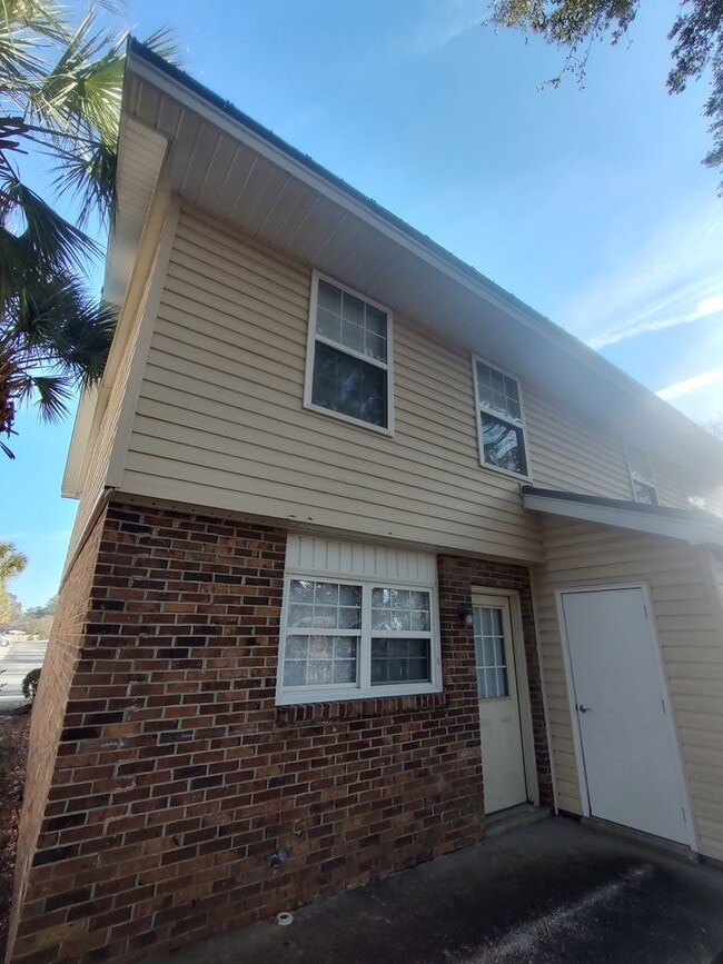 Photo - Spacious 2BD/2.5BA Townhome super close to CCU, HGTC, and CMC!