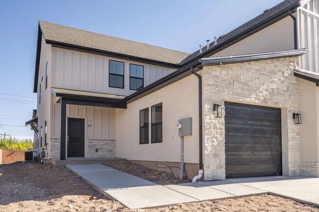 Building Photo - 67 E 820 S