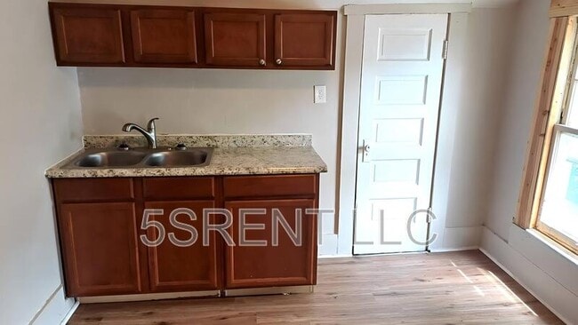 Building Photo - 85 W 2nd St Unit 4