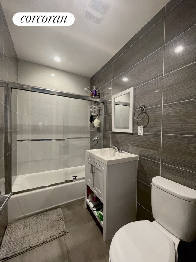 Photo - 86-57 Midland Pkwy