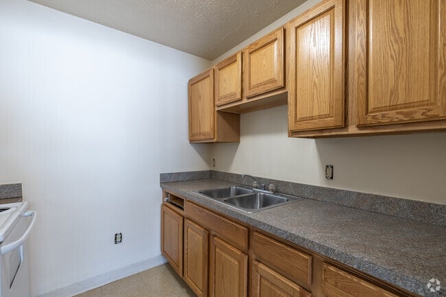2BR, 1BA - 750SF - Kitchen