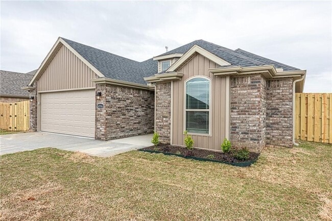 Building Photo - Gorgeous 3-Bed, 2-Bath Home - Available Mid December