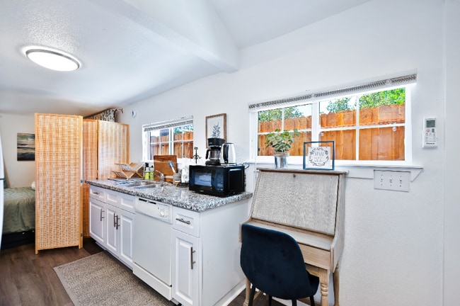 Photo - 210A Marshall Ave