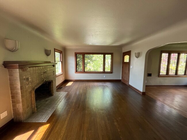 Building Photo - 101 NE 51st St Rental