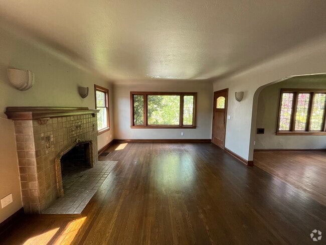 Building Photo - 101 NE 51st St Rental
