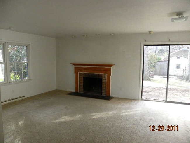 Photo - 198 Cornell Dr