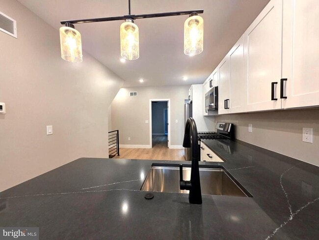 Building Photo - 1324 S 9th St Unit 1F Rental